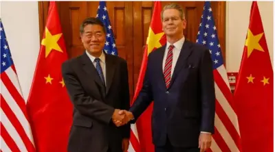 US Treasury Secretary Scott Bessent (R) and Chinese Vice Premier He Lifeng (L)